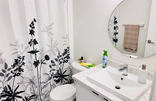 Riverview House | New and Modern Suite in Bristol Riverview