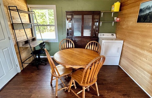 Five Islands Cottage | Private Cozy Acreage in nature (pets welcome)