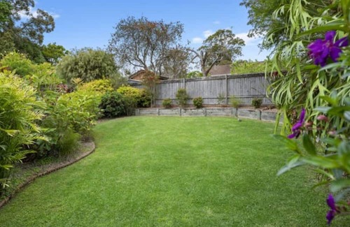 Mount Colah House | Chic Modern Getaway with Stunning garden view Granny Flat in MC 2079