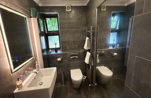 Blaenavon Bed & Breakfast | Blaenavon | UNESCO Countryside Wellness Escape | Pool, Sauna, Ice Bath