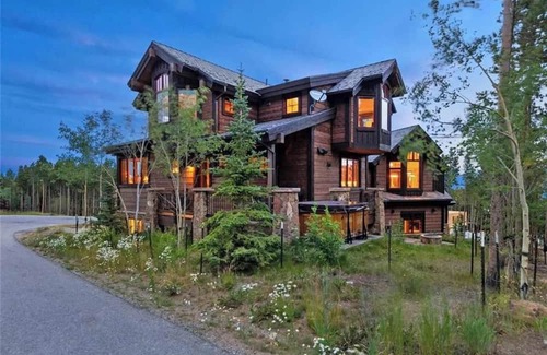 Timber Trail House | Summit Serenity: Pup-Friendly! Hot Tub, Private Shuttle, One Ski Hill Access