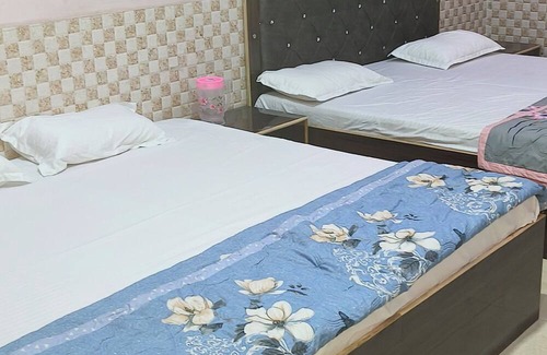 Mathura House | Tranquil 2-bedroom house in charming Mathura with AC