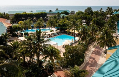 Captiva Hotel | Family-Friendly Comfort! Bay View Unit w/Balcony | Outdoor Pool | Free Parking