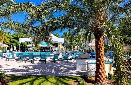 Captiva Hotel | Elegant Escape | Bay View Unit w/Balcony | Fam-Friendly | Free Parking | Pool