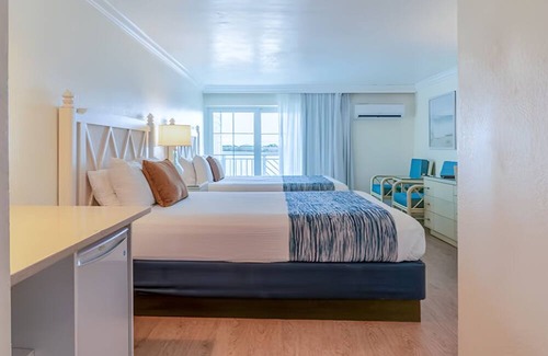 Captiva Hotel | Elegant Escape | Bay View Unit w/Balcony | Fam-Friendly | Free Parking | Pool