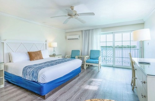 Captiva Hotel | Bay View Studio w/Balcony Views! | Free Parking | Onsite Pool | Private Beach