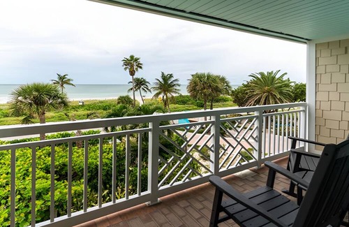 Captiva Hotel | Waterfront Charm: Scenic Gulf View Balcony Studio | Pool | Parking | Near Beach