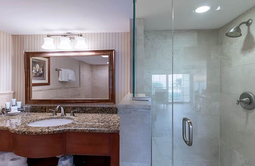 Captiva Hotel | Waterfront Charm: Scenic Gulf View Balcony Studio | Pool | Parking | Near Beach