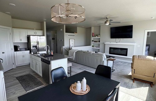 Ankeny House | Charming 4-bedroom house in Ankeny with AC
