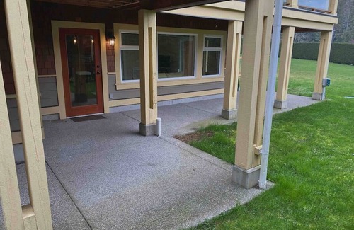 Chemainus Bed & Breakfast | Stylish West Coast King Suite B&B