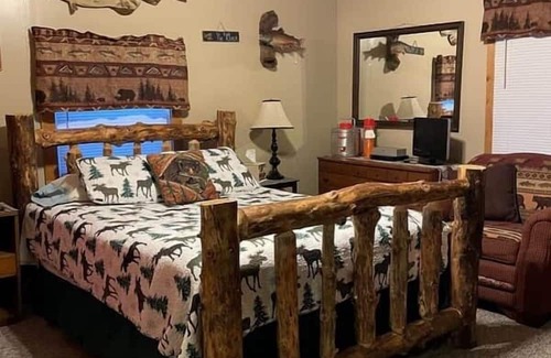Meadow Bridge House | Riverfront Cabin - Steps Away from the New River