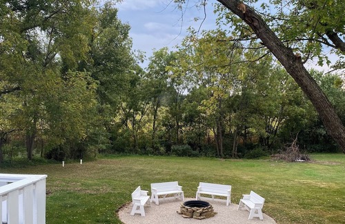 Darlington House | Home away from home right off the trail between Mineral Point and Darlington