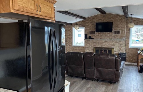 Holcombe House | Charming 1-level, 2-Bedroom Lakeside Retreat on Lake Holcombe