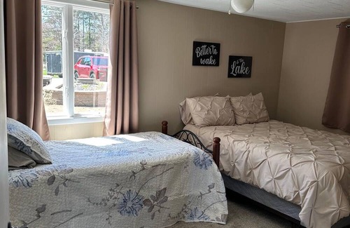 Holcombe House | Charming 1-level, 2-Bedroom Lakeside Retreat on Lake Holcombe