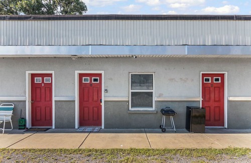 Paola Apartment | Studio Apartment Charming Kansas Hideaway Near Downtown w/Parking