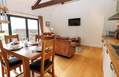Lofthouse Cottage | THE WARREN BARN, pet friendly, with a garden in Kirkby Malzeard