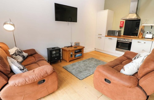 Lofthouse Cottage | THE WARREN BARN, pet friendly, with a garden in Kirkby Malzeard