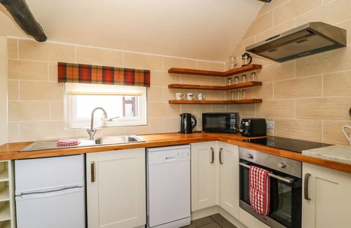 West Heslerton Cottage | COWSHED COTTAGE, pet friendly, with a garden in Rillington