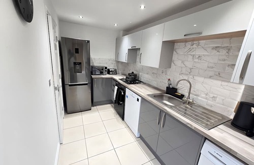 Bilston Apartment | 2ndHomeStays I Bilston I Contractor-Friendly House