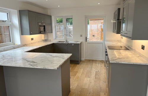 Portsmouth House | 4 Bed house | Hill top views | 3 car driveway
