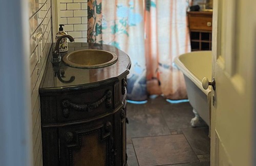Seneca Falls Villa | The Gould Residence & The Knapp Retreat