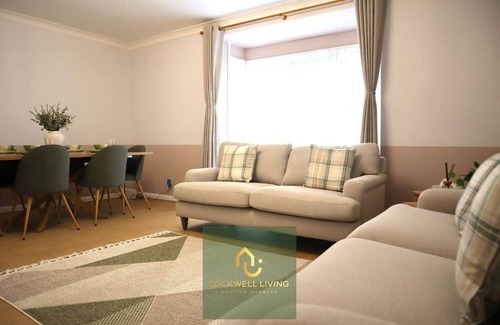 Little Chalfont Apartment | Chalfont Haven - Stylish 2-Bed Apartment, with Free Parking