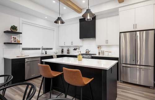 Central Okanagan House | Rooftop Patio/Hottub/Waterfront/4BED+4BATH