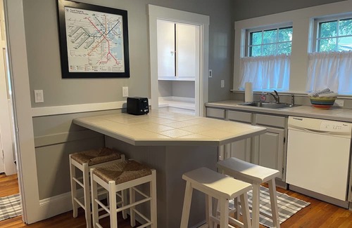 Melrose House | Super Family Friendly home - Sleeps 5. Close to Boston and Salem MA