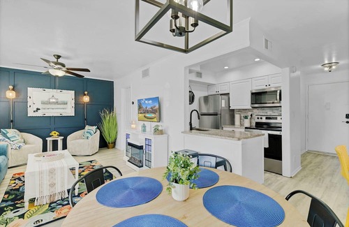 Daphne Condo | Little Condo By The Bay