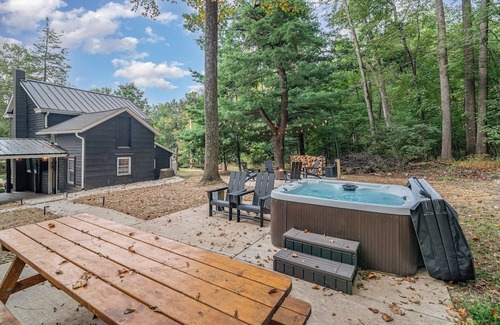 Dillsburg Cabin | Civil War Cabin + Optional 4-Person Camper
