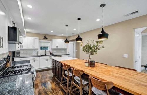Bardstown House | Call Me Old Fashioned! *Heart of Bardstown Square*
