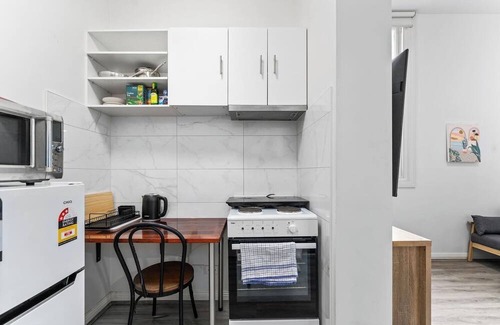 Brunswick West Apartment | Studio Brunswick Rd | Free Parking | 10 min to CBD