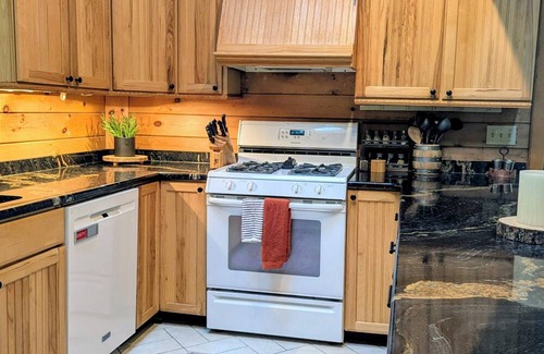 Slaty Fork Cabin | Amazing 5-bedroom cabin only 5 miles from Snowshoe Village