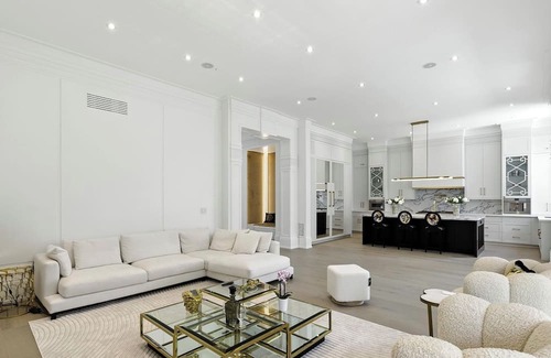 Richmond Hill House | Opulent Grand Estate Retreat! A Five-Star Escape of Ultimate Sophistication.