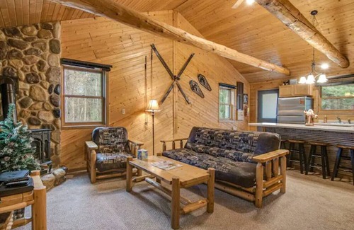 New Lisbon Cabin | Charming Cabin 2 out of 7