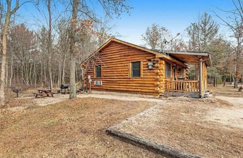 New Lisbon Cabin | Charming Cabin 2 out of 7