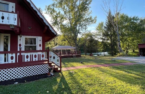 Esperance Ski Chalet | Beautiful 3-bedroom chalet with a private 5 acre pond in Esperance