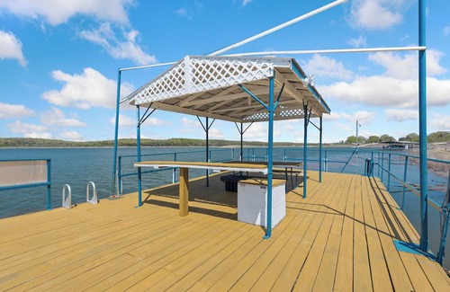 Diamond City Cabin | 1bd/1bath cabin with beautiful views of Bull Shoals Lake.