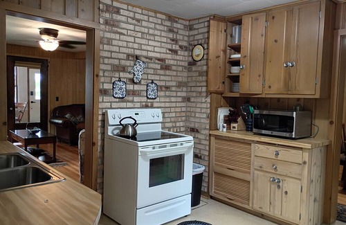 Marenisco Cabin | Cabin Creek on the western banks of Lake Gogebic