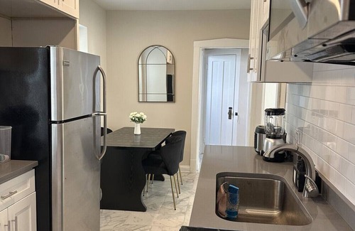 Irving Park East Apartment | Sleeps 22 Modern Multi-Unit Gym Workspaces