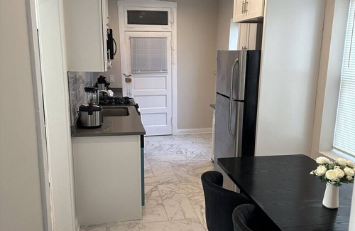 Irving Park East Apartment | Sleeps 22 Modern Multi-Unit Gym Workspaces