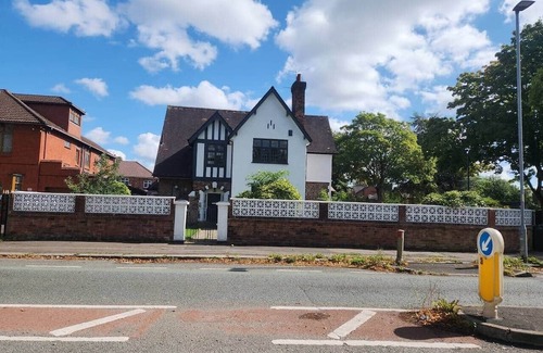 Trafford House | The White House - charming Tudor style house Manchester