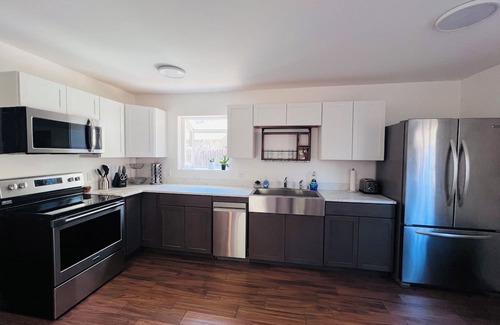 Meiners Oaks House | Adorable space with entertainment barn