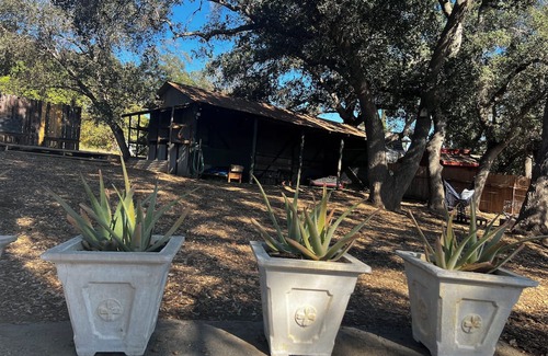 Meiners Oaks House | Adorable space with entertainment barn