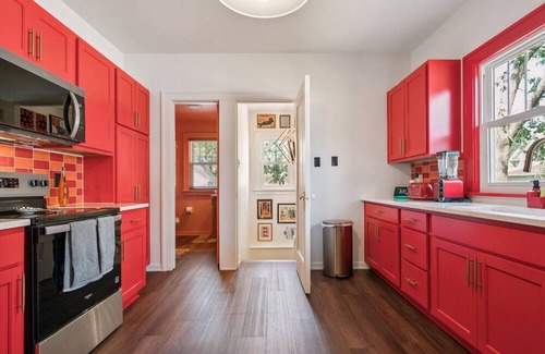 Lincoln Apartment | The Groove Capsule!