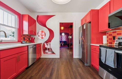 Lincoln Apartment | The Groove Capsule!