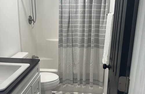 Higgston Cottage | Spacious newly remodeled 2-bed 2 bath - 8 miles from Brewton Parker University
