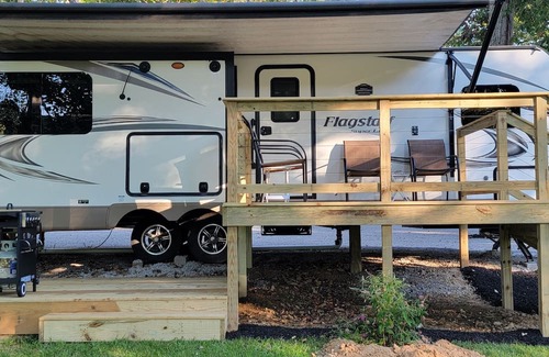 Battletown House | Cozy RV on the river.