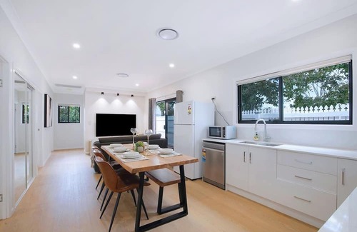 Macgregor House | The Terrarena Family Stay near Shopping and Eateries