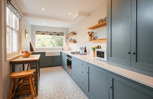 Lewes Cottage | Cleve Cottage by inspirestays.com - a cottage that sleeps 4 guests in 2 bedrooms